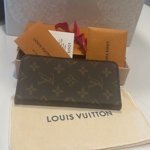 Authentic LV iPhone 7+/8+ phone case with dust bag and box
